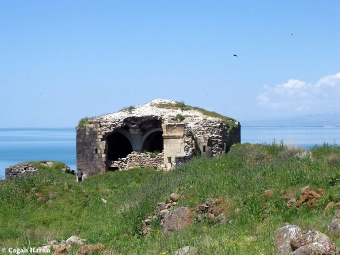 adir-adasi-ve-kilisesi