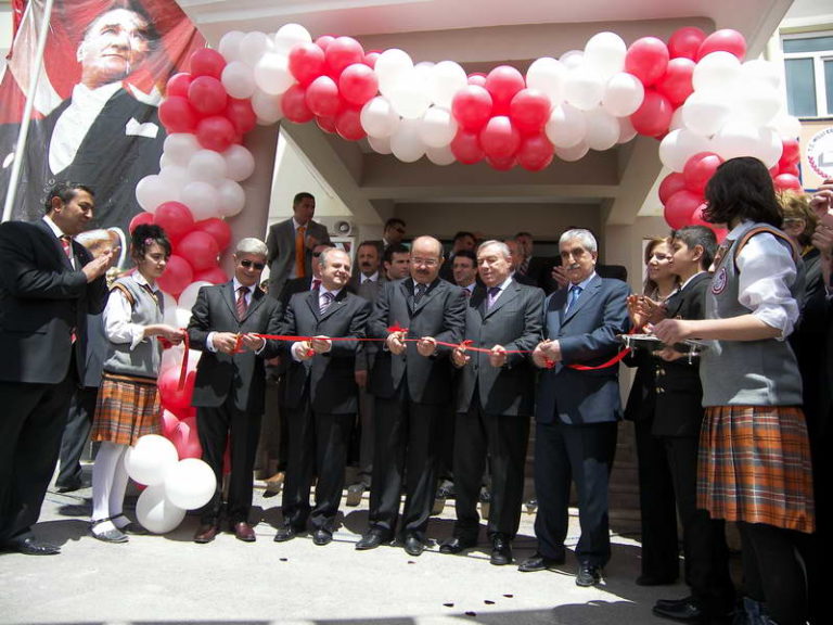 BAKAN ÇELİK,MÜNCİ İNCİ BİLİŞİM ANADOLU TEKNİK LİSESİNİ AÇTI.