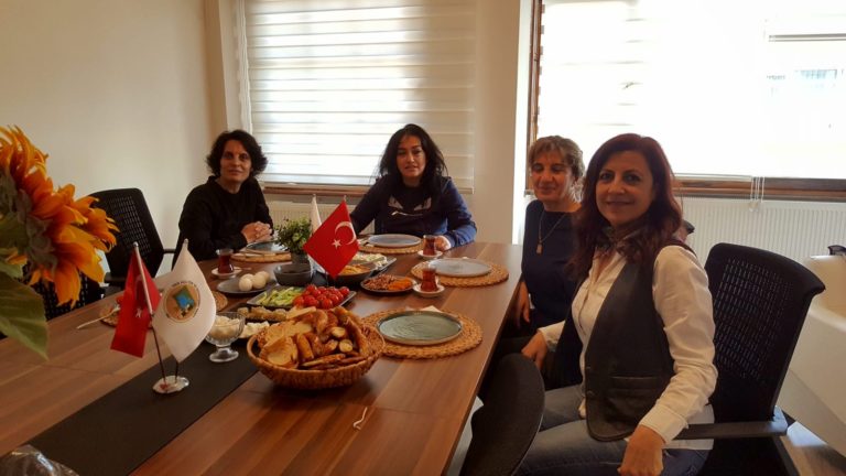VAN VAKFI KADIN KOLLARI GÖREVE BAŞLADI