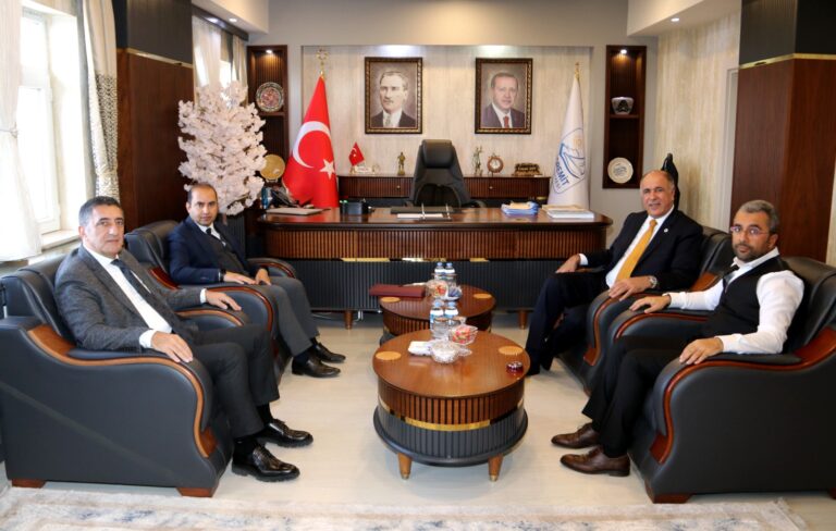Edremit belediye başkanı Sn. İsmail Say beyi makamında ziyarete