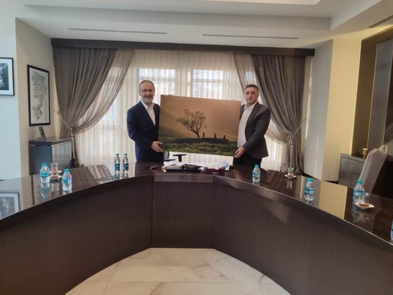 Eyüp Belediye Başkanı Sayın Mithat Bülent Özmen’i makamında ziyaret