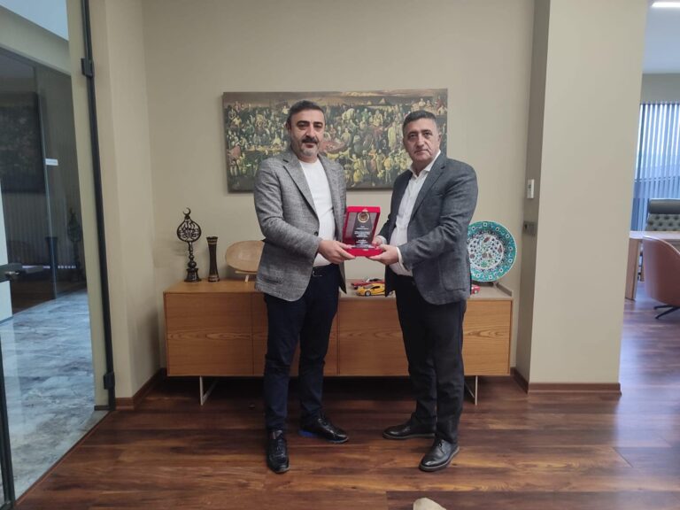 Vakfımızın yönetim kurulu üyesi iş adamı Baki Aslan’ı ofisinde ziyaret